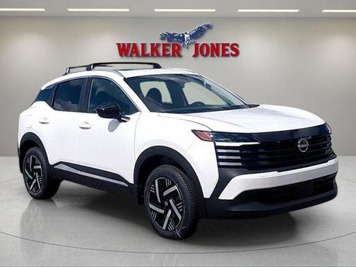 Aspen White Tri 2026 Nissan Kicks SV