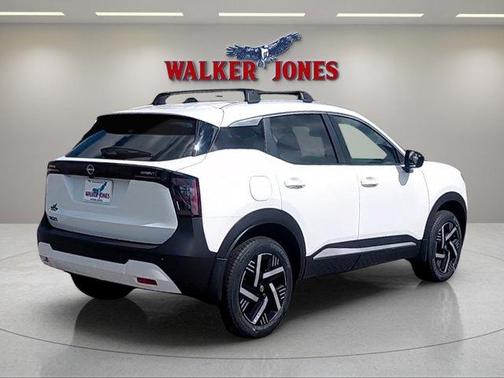 Aspen White Tri 2026 Nissan Kicks SV