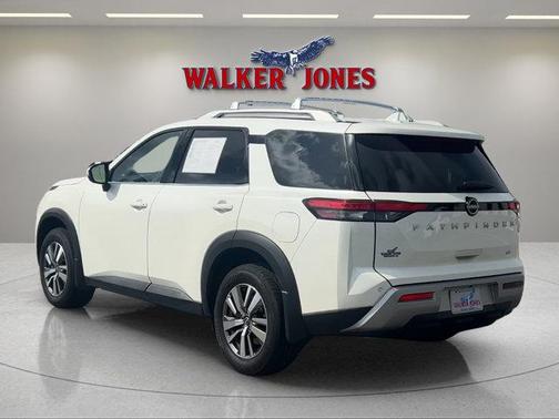 2024 Nissan Pathfinder SL
