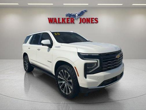 Iridescent Pearl Tricoat 2025 Chevrolet Tahoe High Country