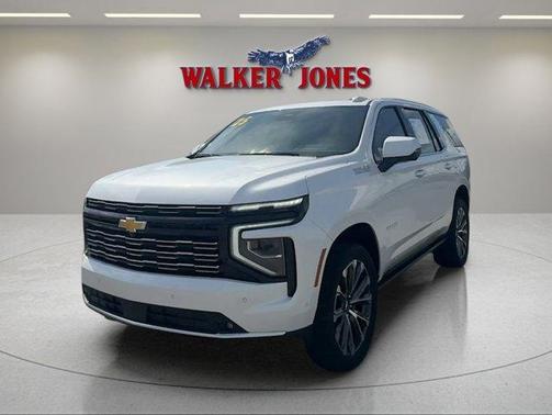 Iridescent Pearl Tricoat 2025 Chevrolet Tahoe High Country