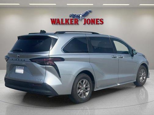 2023 Toyota Sienna XLE