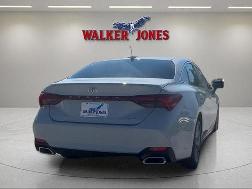 2022 Toyota Avalon XLE