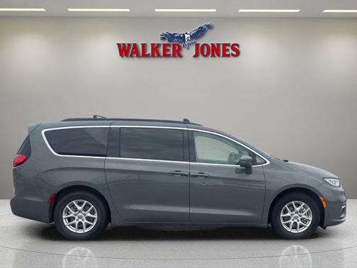 2022 Chrysler Pacifica Touring-L