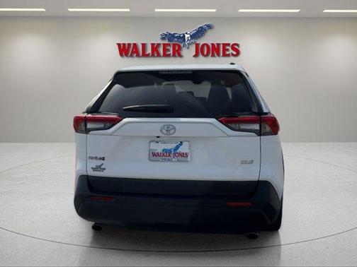 Ice 2023 Toyota RAV4 XLE