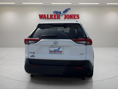 Ice 2023 Toyota RAV4 XLE