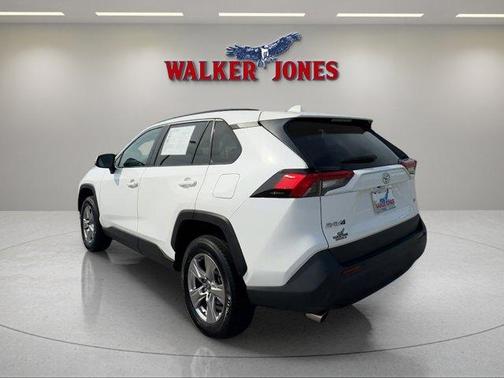 Ice 2023 Toyota RAV4 XLE
