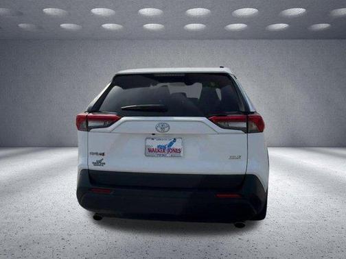 Ice 2023 Toyota RAV4 XLE