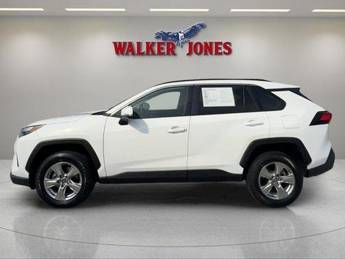 Ice 2023 Toyota RAV4 XLE