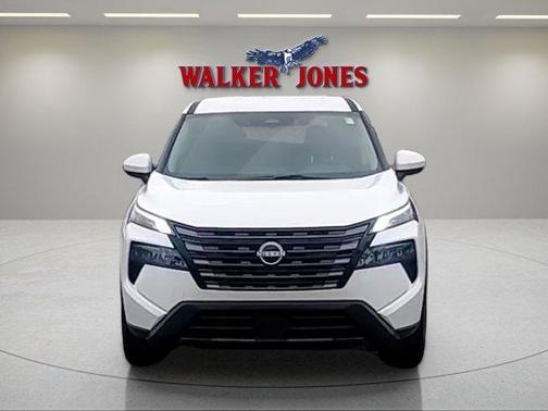 Everest White P 2026 Nissan Rogue SV