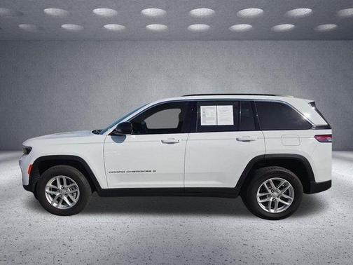 Bright White Clearcoat 2025 Jeep Grand Cherokee Laredo X