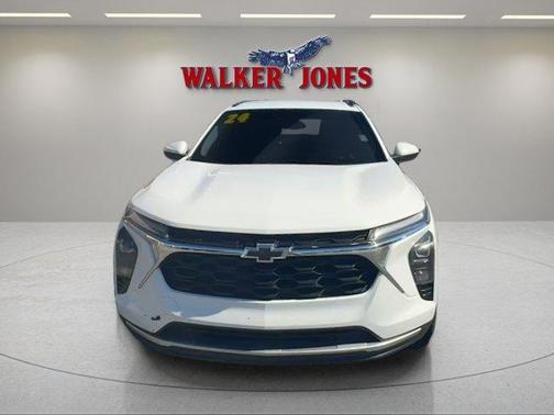 Summit White 2024 Chevrolet Trax LT
