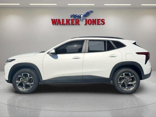 Summit White 2024 Chevrolet Trax LT