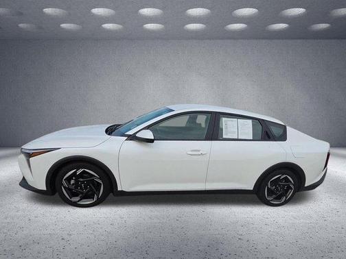 Snow White Pearl 2025 Kia K4 EX