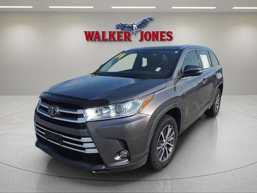 Green 2018 Toyota Highlander XLE