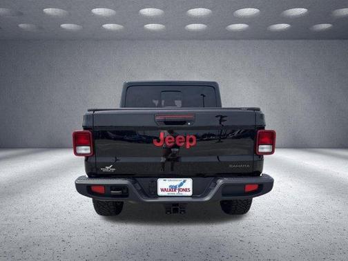 Black Clearcoat 2026 Jeep Gladiator Sport