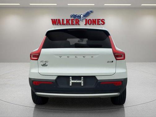 2023 Volvo XC40 B5 Plus Bright Theme