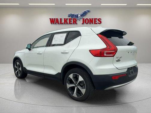 2023 Volvo XC40 B5 Plus Bright Theme