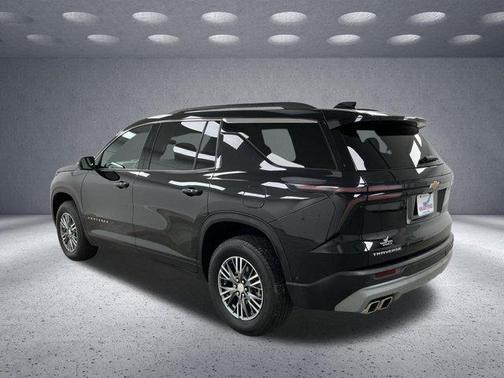 Mosaic Black Metallic 2025 Chevrolet Traverse LT