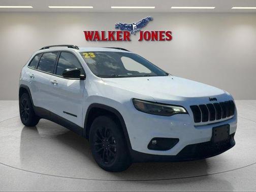 Bright White Clearcoat 2023 Jeep Cherokee Altitude Lux