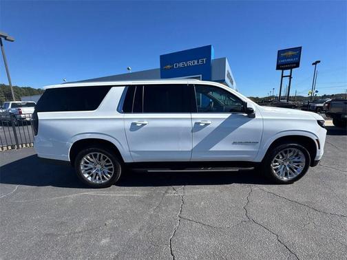 2025 Chevrolet Suburban LT