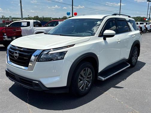 2024 Nissan Pathfinder SV