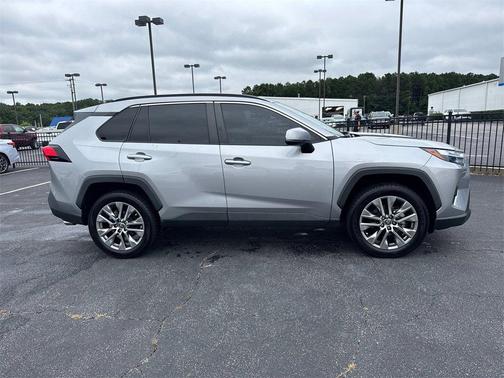 2022 Toyota RAV4 XLE Premium