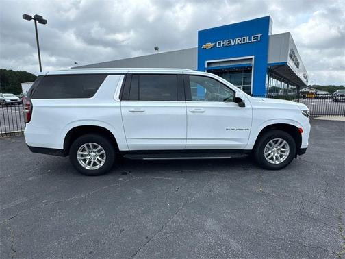 2023 Chevrolet Suburban LT