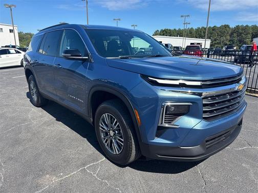 2025 Chevrolet Traverse LT