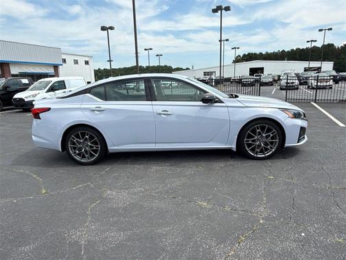 2023 Nissan Altima 2.0 SR
