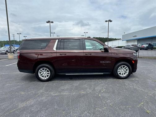2023 Chevrolet Suburban LT