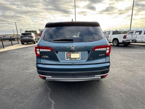 2022 Honda Pilot Touring 8-Passenger