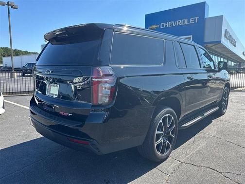2023 Chevrolet Suburban RST