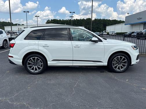 2023 Audi Q7 45 Premium Plus