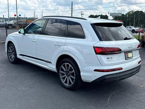 2023 Audi Q7 45 Premium Plus
