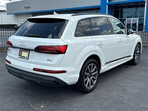 2023 Audi Q7 45 Premium Plus