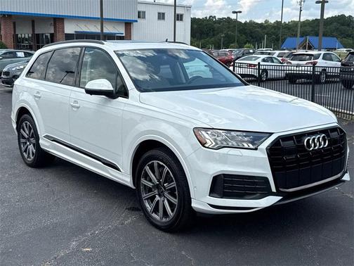 2023 Audi Q7 45 Premium Plus
