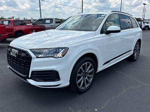 2023 Audi Q7 45 Premium Plus