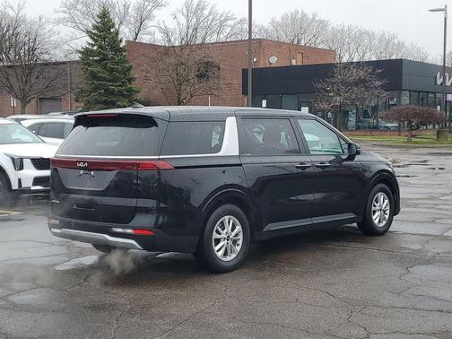 2024 Kia Carnival LX