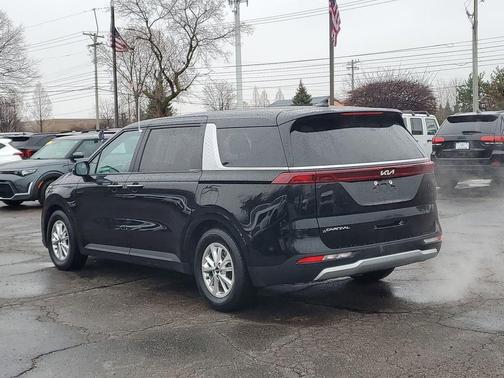2024 Kia Carnival LX