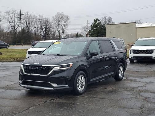 2024 Kia Carnival LX