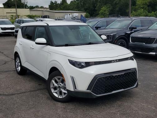 Snow White Pearl 2025 Kia Soul LX