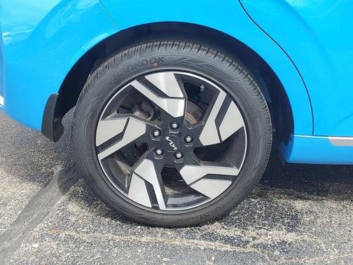 Surf Blue w/Black Roof 2024 Kia Soul GT-Line