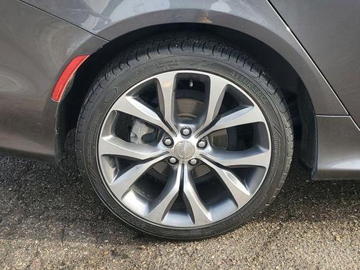 2016 Chrysler 200 C