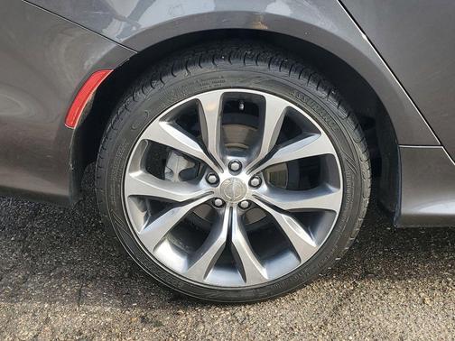 2016 Chrysler 200 C