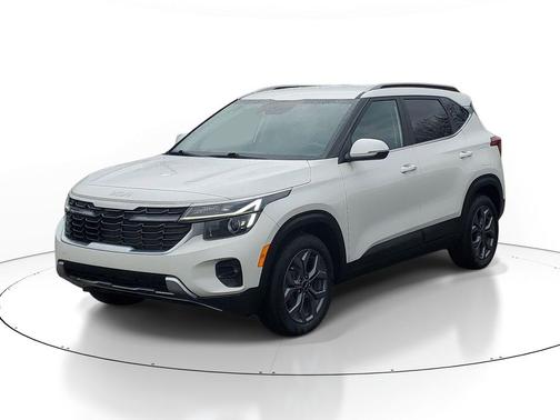 Snow White Pearl 2024 Kia Seltos S