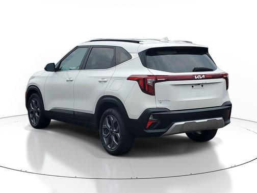 Snow White Pearl 2024 Kia Seltos S