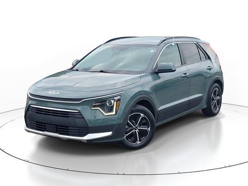 Cityscape Green 2023 Kia Niro EX