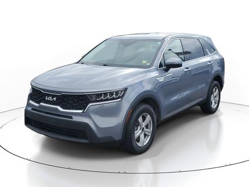 Everlasting Silver 2023 Kia Sorento LX