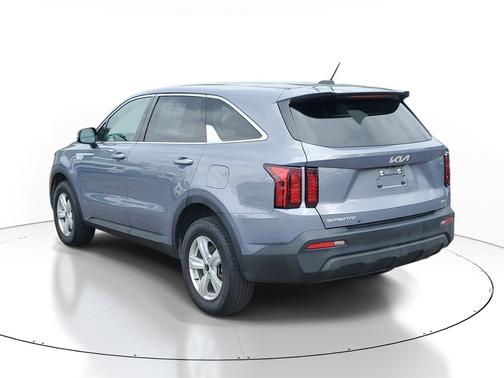 Everlasting Silver 2023 Kia Sorento LX